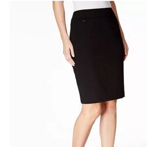GIAMBATTISTA VALLI Paris. Black pencil skirt, size 2.